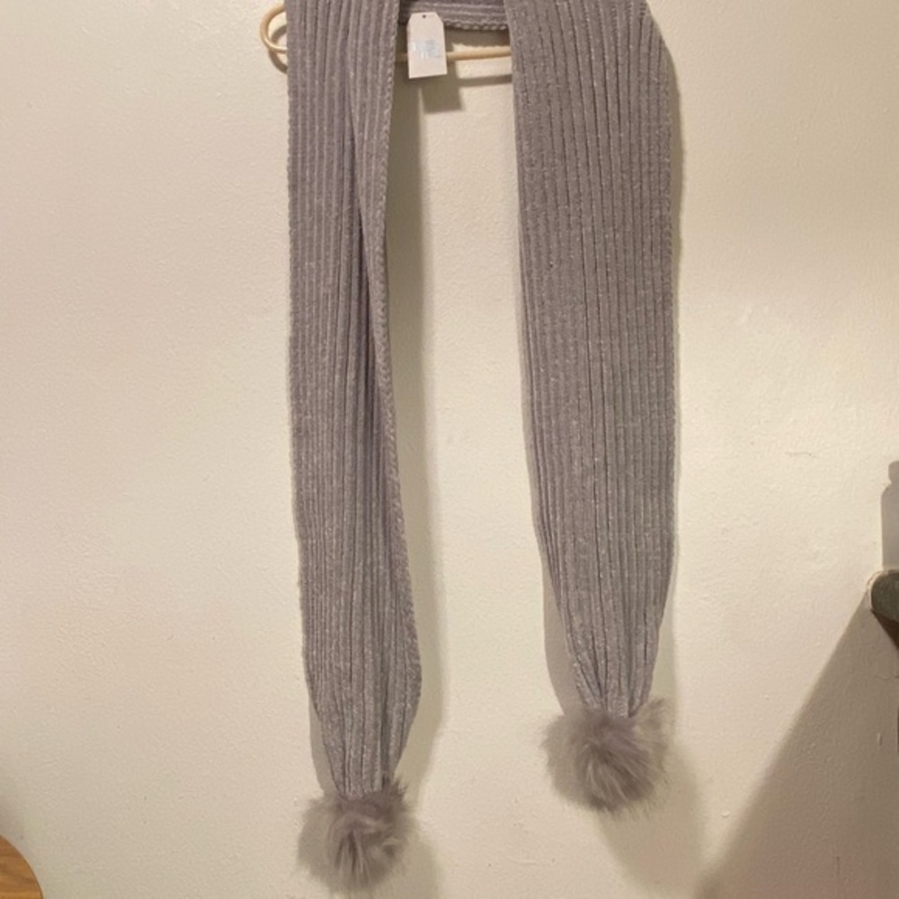 Time And Tru Scarf Women’s One Size‎ Chenille Ribbed Pom Pom Grey Faux Fur